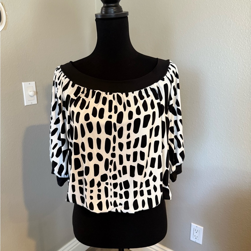 Eva Varro White and Black Crop Relaxed Blouse